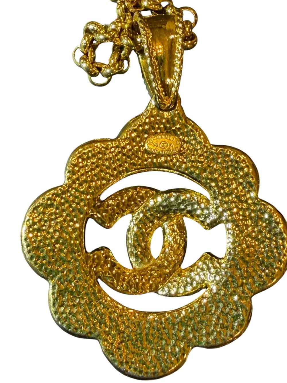 CHANEL RARE Gold-Plate Gripoix Pendant Necklace